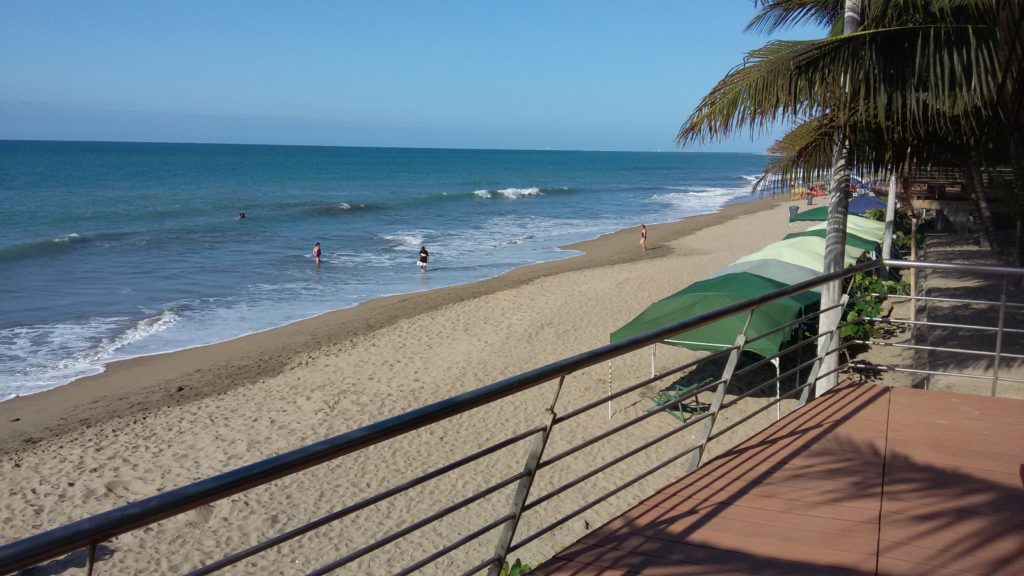 Alquiler_Departamento_Frente_al_mar_tonsupa_esmeraldas_Mirador_playa