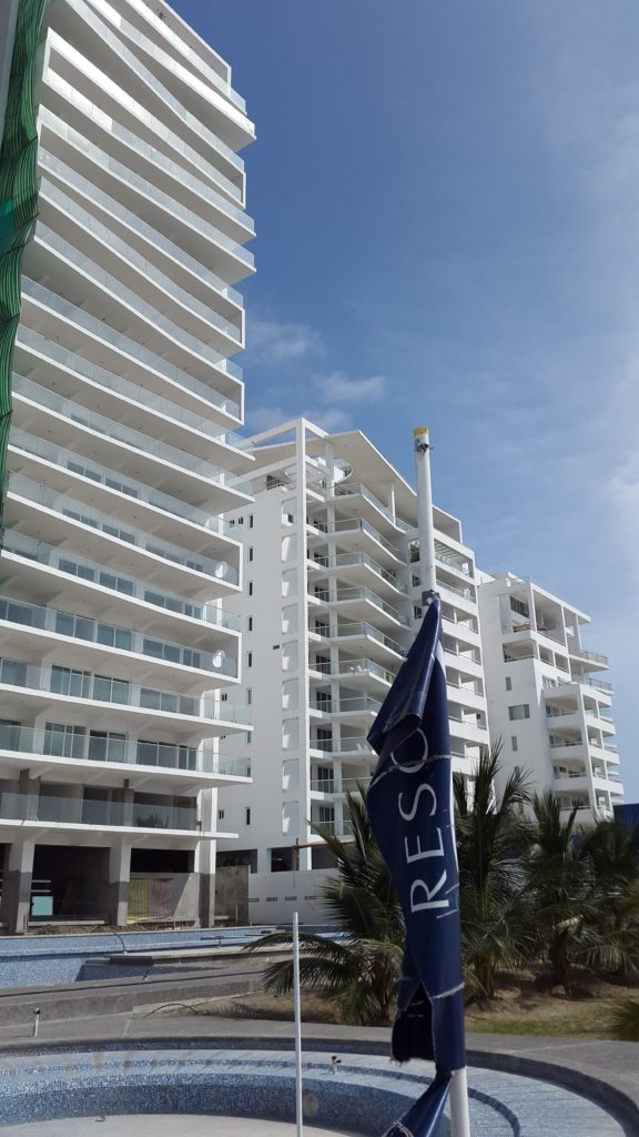 Alquiler_Departamento_Frente_al_mar_tonsupa_esmeraldas_Resort_3_dormitorios